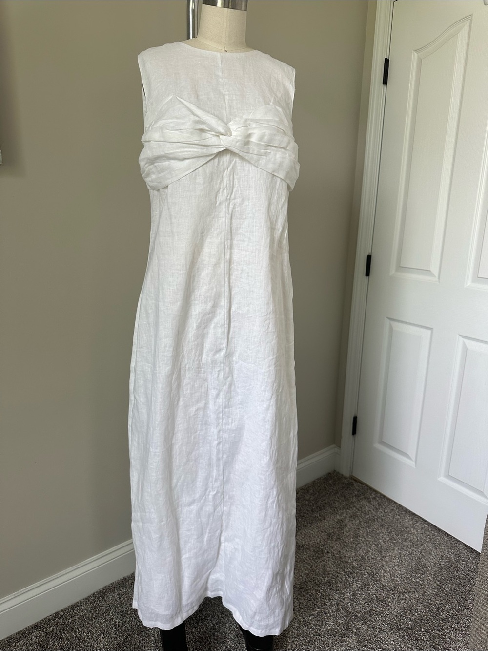 NWT DISSH White Bertie Midi Dress
Linen Sleeveless Twist Front Size 12